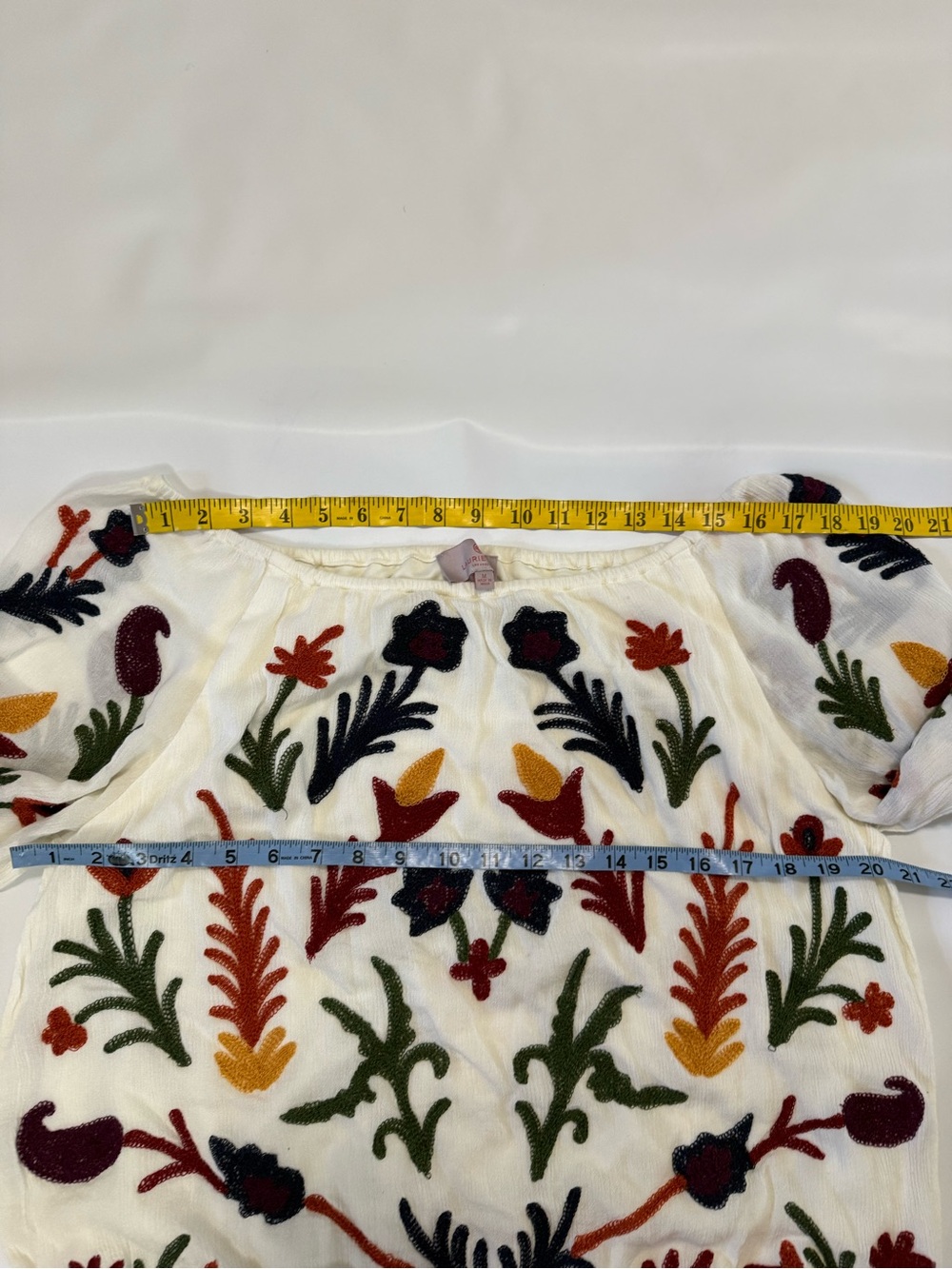 Laurie Felt Boho Embroidered White Peasant top Multicolor Floral size medium - Picture 12 of 13
